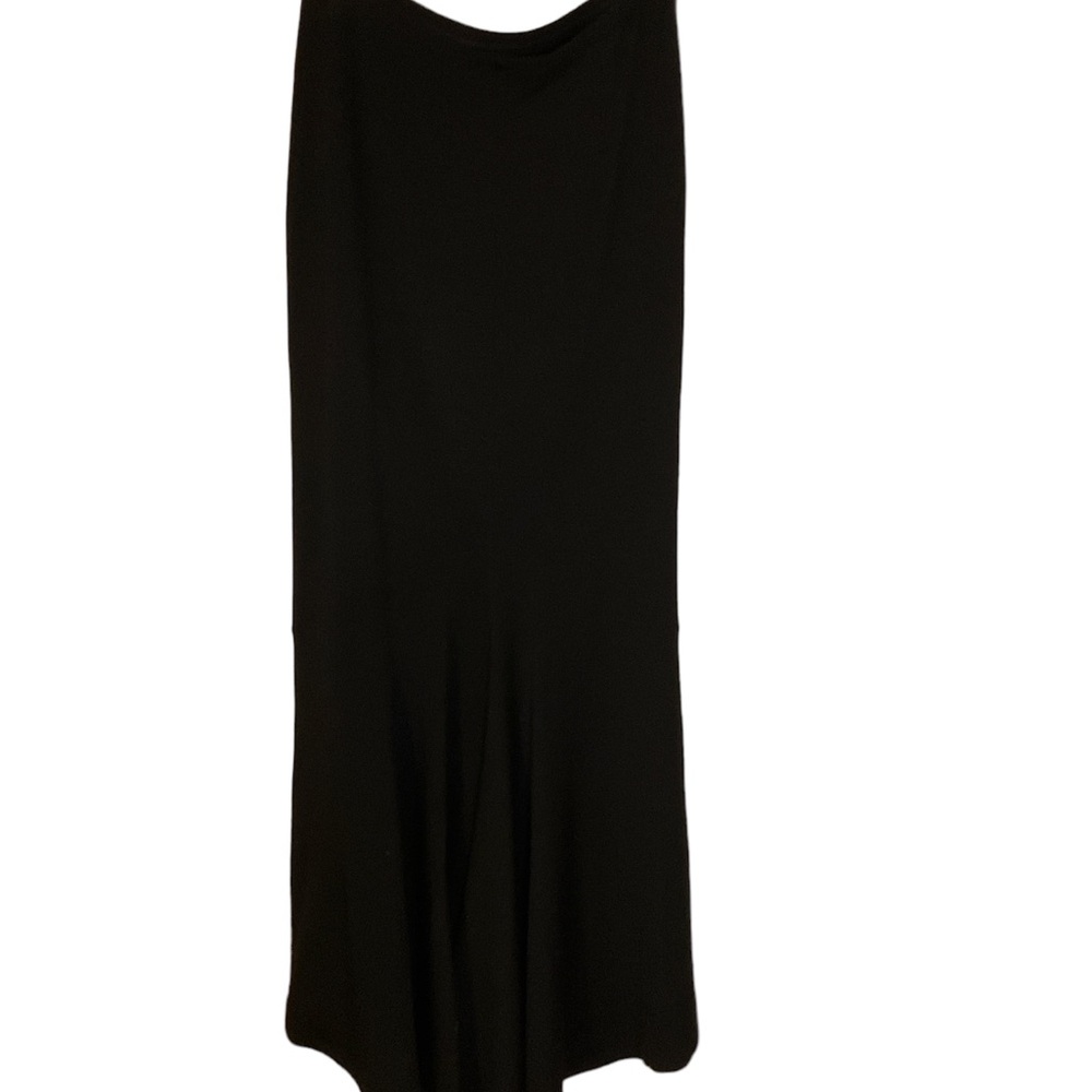 Isabel DePedro black skirt size 8 wool, Lana blend. Size 8 and dry cleaned.